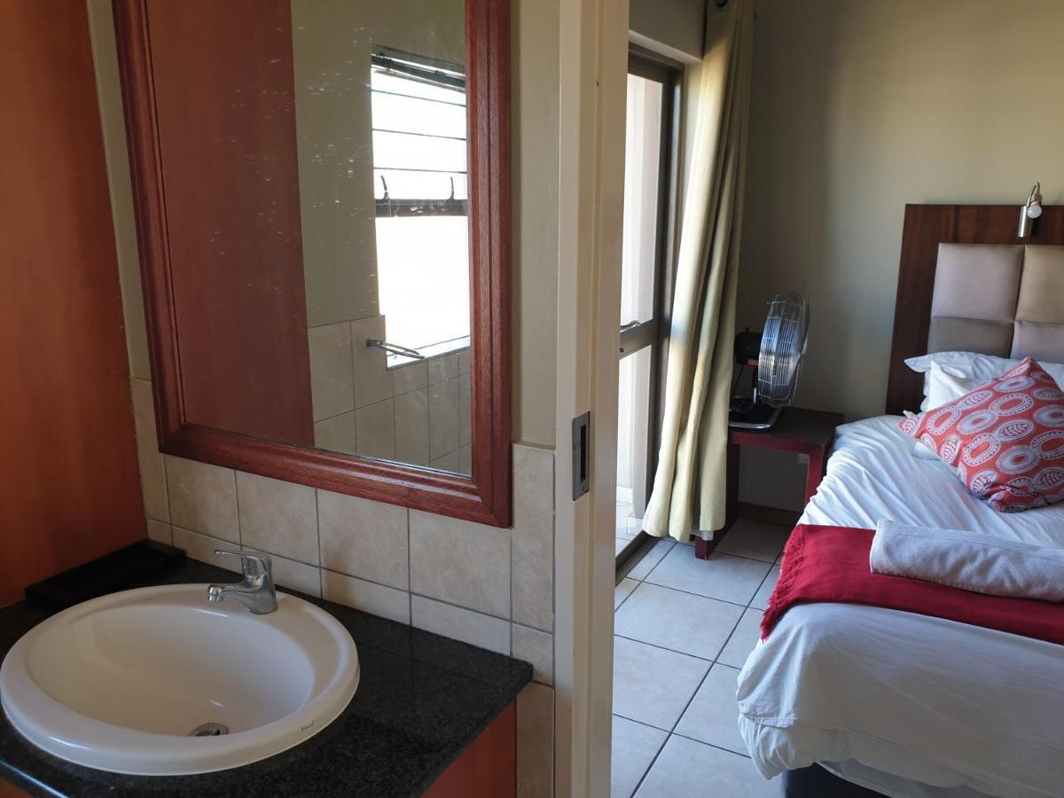 Grosvenor Apartments Pretoria-Noord 外观 照片